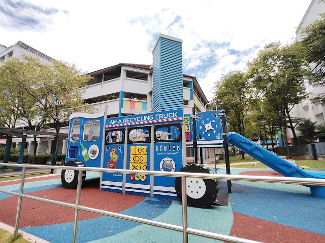 Blk 334 Recycling Truck Playground