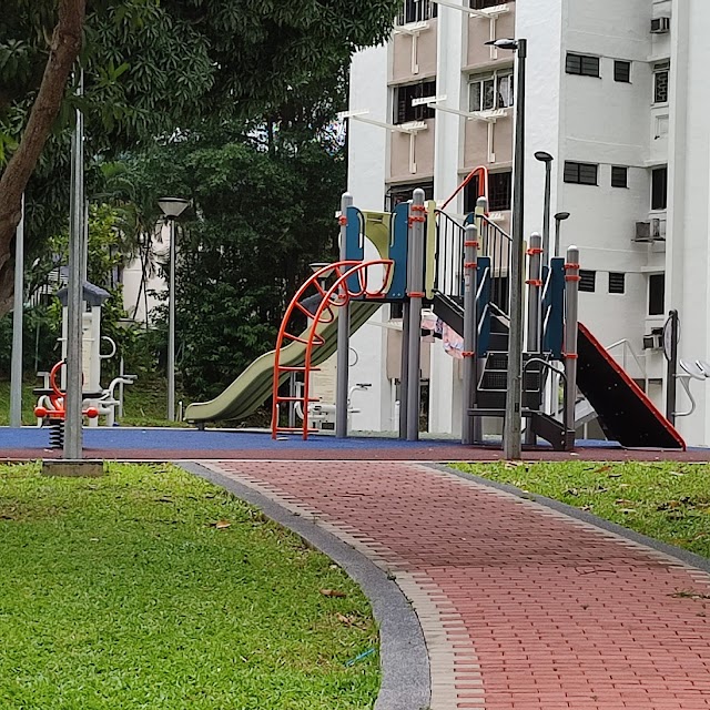 Playground - Blk 317 Hougang Ave 7 — second view