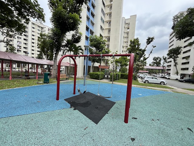 Playground - Blk 321 Hougang Ave 5 — second view