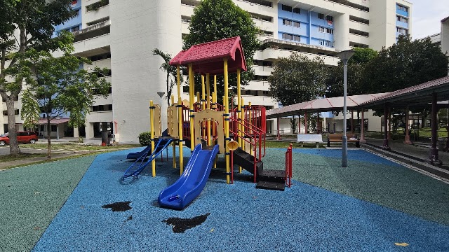 Playground - Blk 323 Hougang Ave 5 — second view