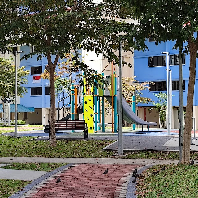 Playground - Blk 303 Hougang Ave 5 — second view