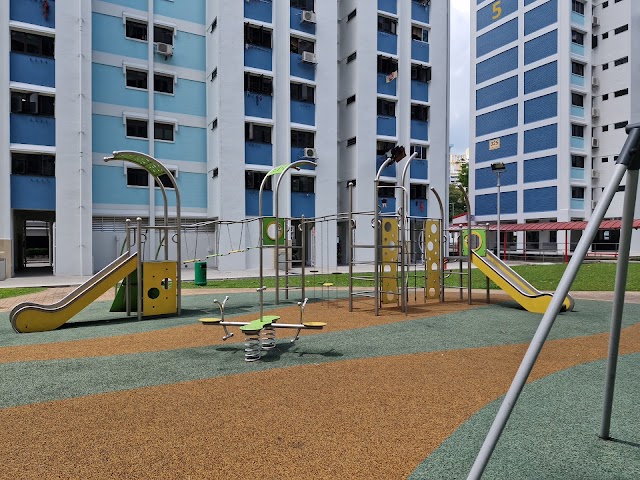 Blk 323 Ang Mo Kio ave 3 playground