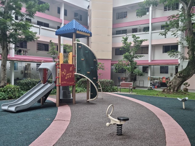 Hougang Ave 8 Playground