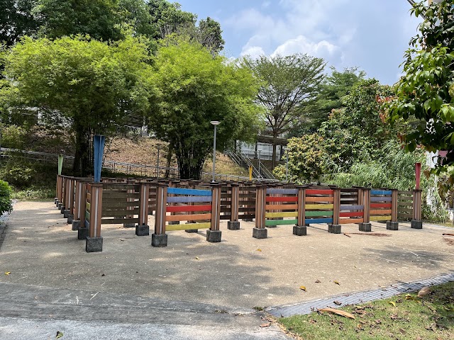 Blk 40 Children Maze Structure — second view