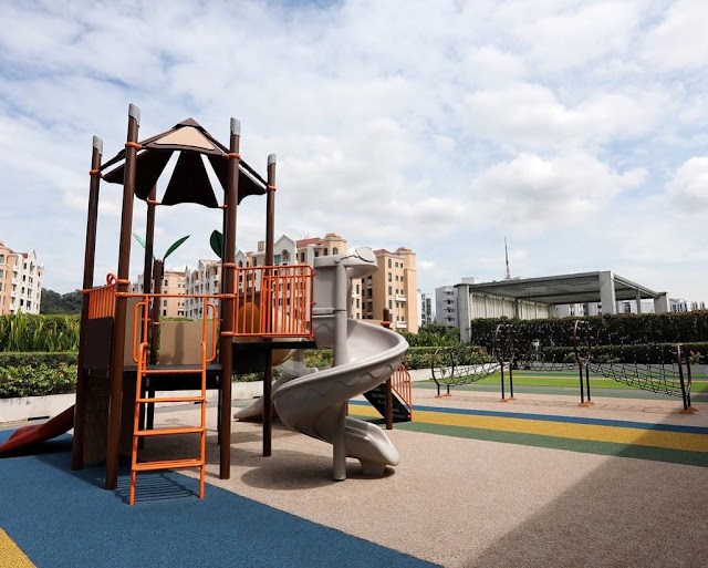 Hillview CC Playground — second view