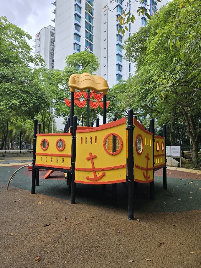 Blk 185 Edgefield Plains Playground — second view