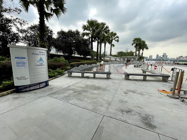Water Playground @ Marina Barrage — second view
