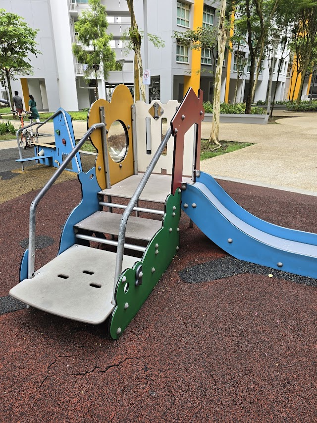 216 Compassvale Dr Playground
