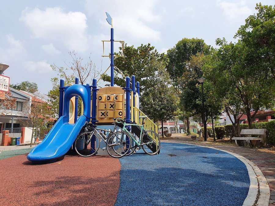 Hua Guan Crescent Playground
