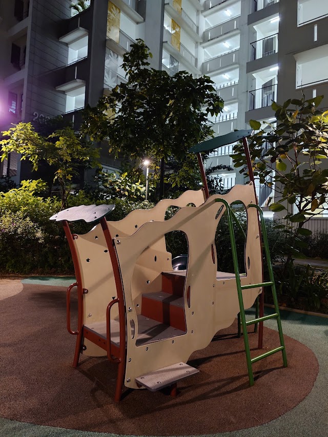 Block 208A playground — second view