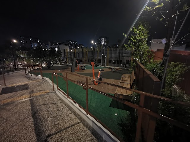 Woodlands playground — second view