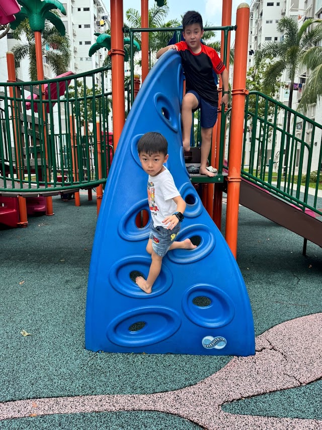 Playground - Blk 330/331 Ang Mo Kio Ave 1 — second view