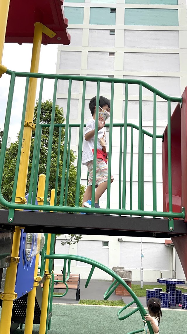 Blk 521 Artistic Playground — second view