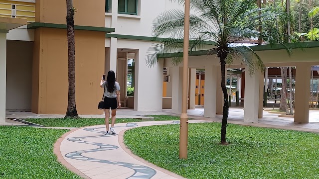 Blk 685B Playground — second view